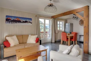 Image of Bright and spacious apartment close to city center