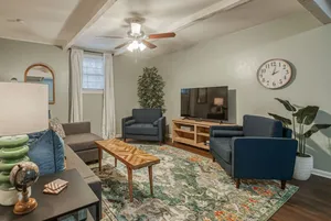 Image of Suitable Suite: 2 bed\/1 bath