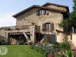 Image of Charming 3-Story Cottage with Garden, Wood Stove, and Pizza Oven in Scenic Countryside