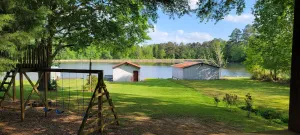 Image of Lakeside Cottage on Lake Guntersville. AL