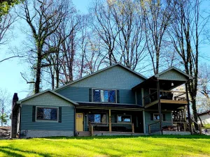Image of 4 BR 3 Bath cabin on Cherokee Lake with private dock.  Sleeps 10 to 12.