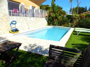 Image of Spacious and bright house with swimming pool