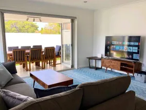 Image of Family Getaway With LARGE Parent Retreat!