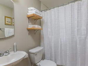 Image of Luxurious 1BR Located Near Downtown & Hospital