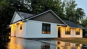Image of 3 BD\/ 2 BATH RIVERVIEW with HOT TUB