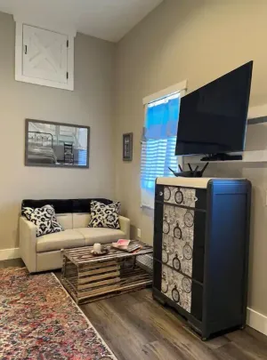 Image of New Listing - Lakeside Barn - Apartment
