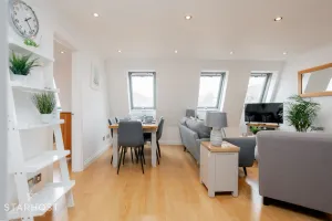 Image of StarHost Residences - Central 3 Bed Apartment at Regents Court, Newbury