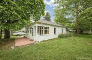 Image of Charming Cottage in the heart of Portage Lake