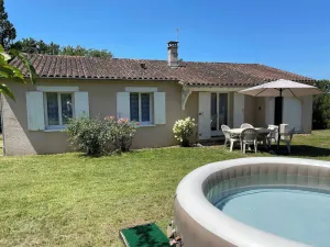 Image of Pretty house in the countryside with Jacuzzi