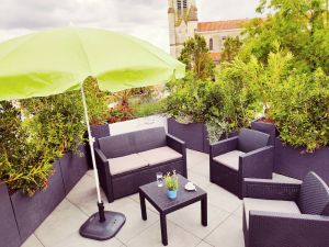 Image of Central apartment with beautiful furnished terrace