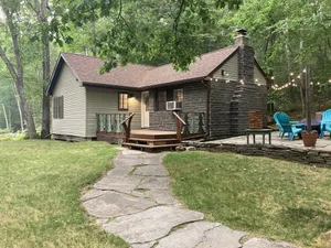 Image of Peaceful Seasonal Wooded Cottage close to everything