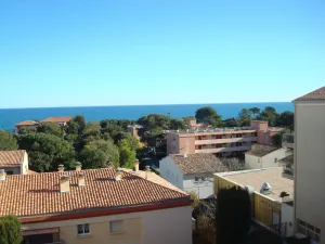 Image of apartment. 3 stars, parking, beach 100 meters away