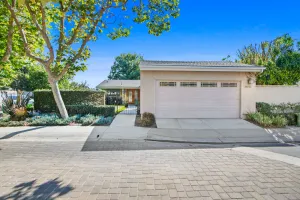 Image of Cool and Sophisticated, Single Level Home! With Pool!