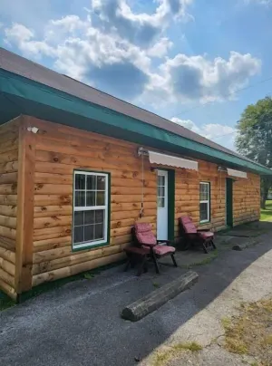 Image of 3 bed/2 bath riverside cabin