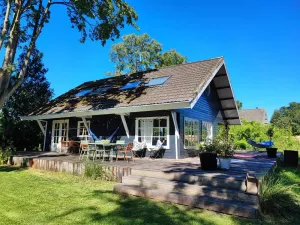 Image of Ruim Vakantiehuis met Grote Tuin in Vinkeveen. 10min van Amsterdam