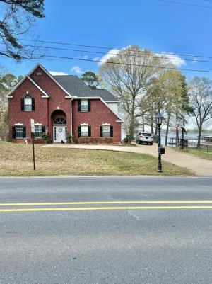 Image of Beautiful fully furnished lakefront house