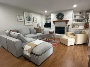 Image of 'Stones Throw' Lakeside Home - Walk to Marina + Town + Assoc Beach