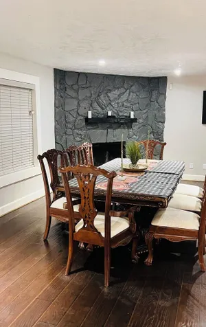 Image of Remodeled, Sophisticated 3-4 bedroom home in SugarLand area