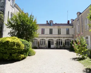 Image of Le Gîte Du Parc avec parking vieux port et plage au calme