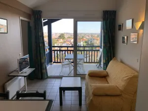 Image of Appartement avec Terrasse et Piscine à Guéthary, Proche Plages - FR-1-239-604