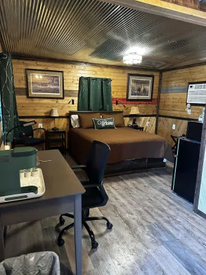 Image of Cozy cabins on beautiful Horseshoe Lake