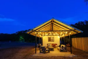 Image of King Suite, Family Friendly & Outdoor Pool Table