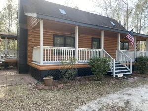 Image of Cozy log cabin with plenty of space in Florence, SC