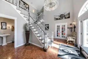 Image of Romantic House In Stunning Neighborhood