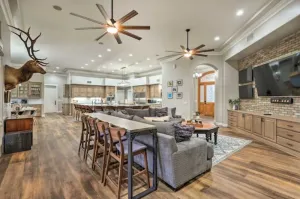 Image of Omega House w\/ Pool & Pickleball