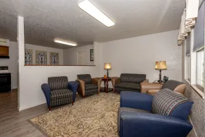 Image of Sleeps 12 - 2 kings; 3 queens; 2 singles.  20 min Drive to Downtown knoxville