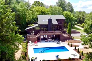Image of Bourbon Country Lodge • 5 Acre Resort Pool+Hot Tub