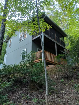 Image of Secluded cabin, yet 3 minutes from town. Has Wi-Fi and land line phone.