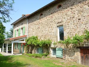 Image of Chaleureuse ferme rénovée avec jardin clos, près de Lyon et St Etienne, idéale pour familles et télétravail