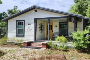 Image of Pet-friendly comfy cottage with a glance at the past. Easy walk to downtown.