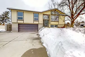 Image of Willow Creek Meadows Spacious Home w gas fireplace