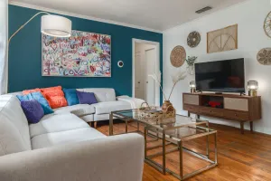 Image of 10min to SXSW\/UTStadium\/Downtown - 20min to F1\/COTA- Flexible Terms-PetsOK