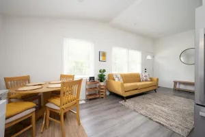 Image of Cozy Bohemian Bungalow- 9 mins to Airport, GA Convention center, 20 to midtown.