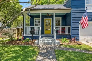 Image of LSU Garden District Home on Parade Route