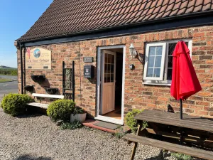 Image of SMYTHY COTTAGE SLEEPING 6<br>ADJOINING THE FOX COVERT PUB YARM S\/C. B&B QUIRKY !!