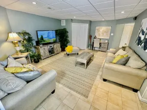 Image of Enjoy spacious home near DWTN Knoxville - 15 min