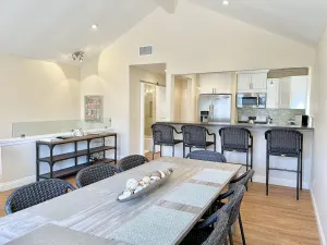 Image of 3944O Hollywood Shore House