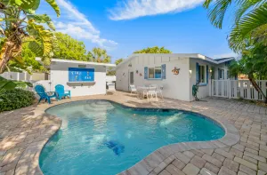 Image of At Ease West: A tropical rental 1\/2 block from the beach