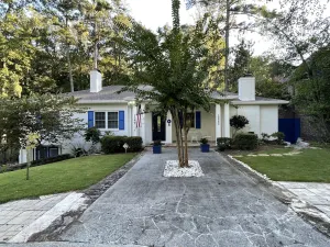 Image of Cheerful , fully renovated home , close to everything