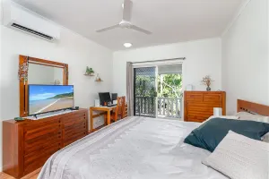 Image of Entire 2 bed townhouse 200 metre from beach