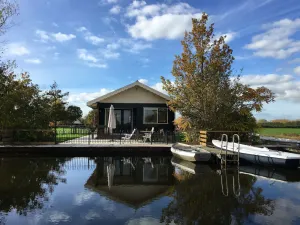 Image of De Duif - Small country house, directly on the lake, in a nature reserve