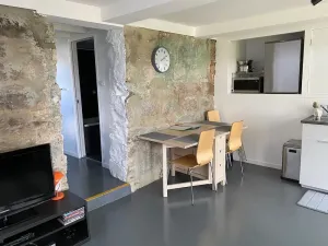 Image of \"The Cave\" West Hobart: eco friendly apartment 🌈 🌱 🏳️‍⚧️