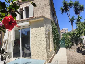 Image of Marana, Maison en résidence de bord de mer.