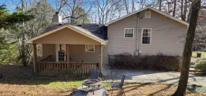 Image of Covenant Cottage with outdoor dining
