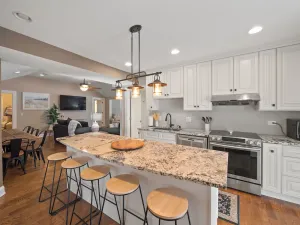 Image of 5 bed\/3 Bath Home in the Heart of Fremont! Steps from the beach and boat launch!