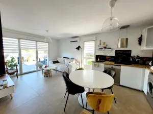 Image of Luxury apartment in residence with swimming pool
